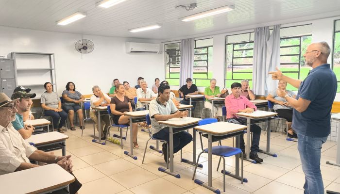 Guaraniaçu - Moradores do Bormann recebem orientações sobre emissão de Nota Fiscal Eletrônica para Produtor Rural